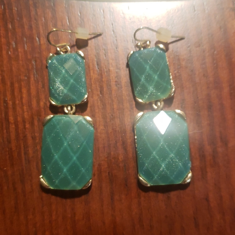 Elegant Gold and Green Dangle Earrings